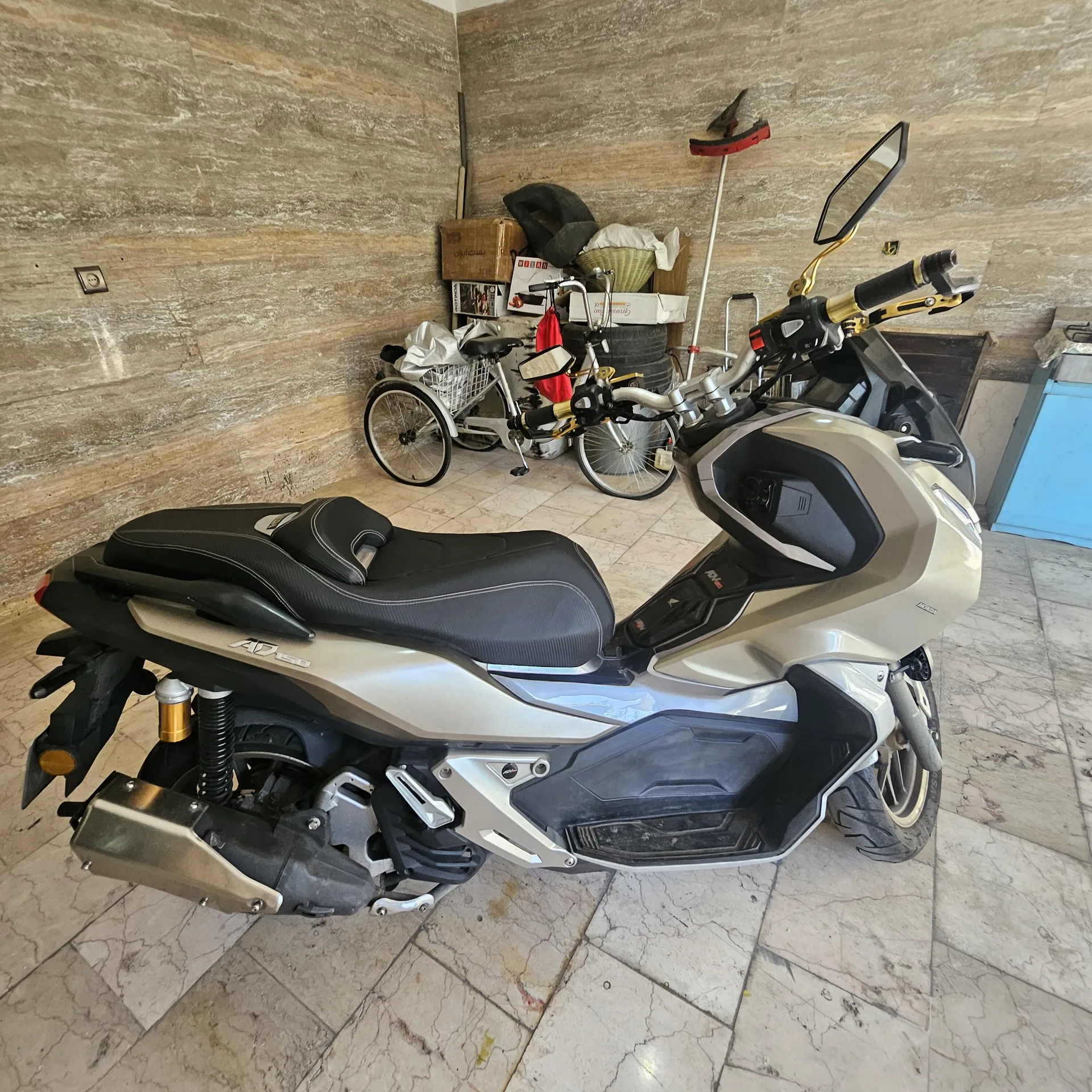 همراه سیکلت  ADV 150 3
