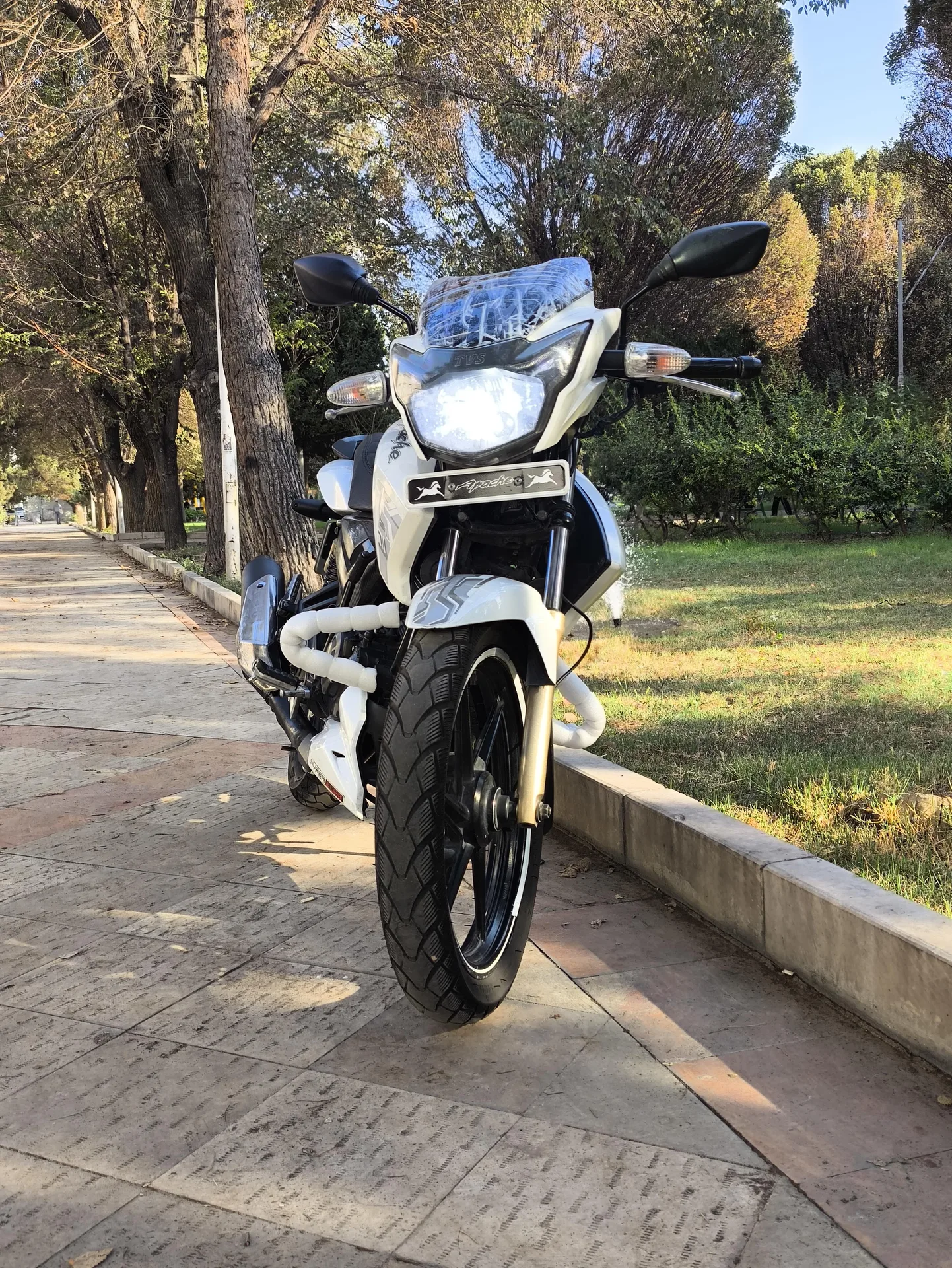 تی وی اس  آپاچی 180 2