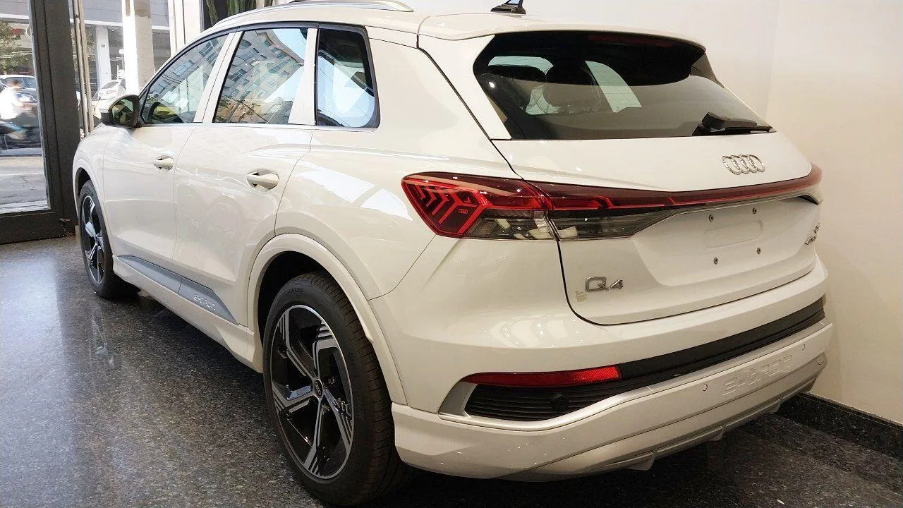 آئودی  Q4 e-tron 4