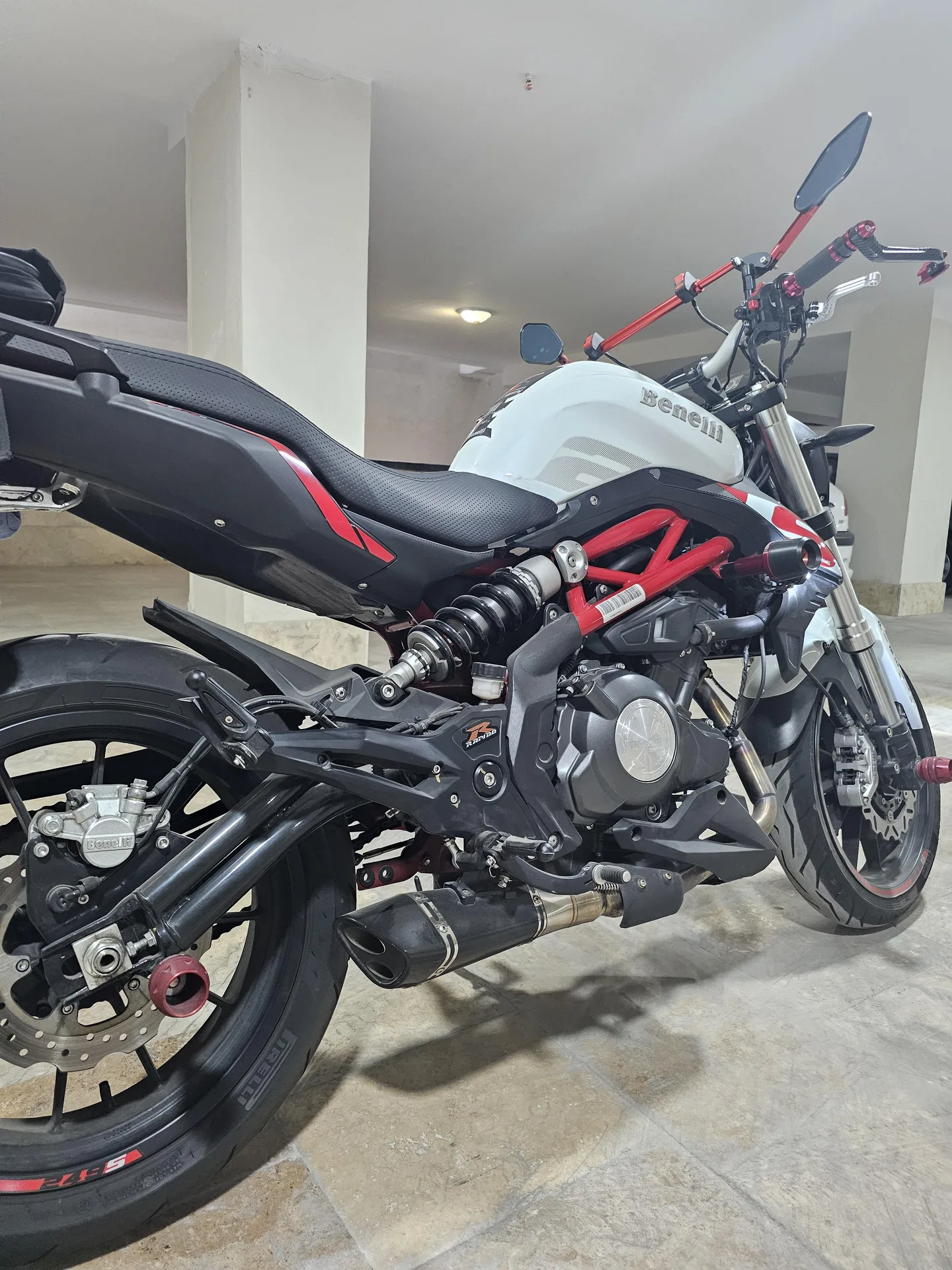 بنلی TNT 300