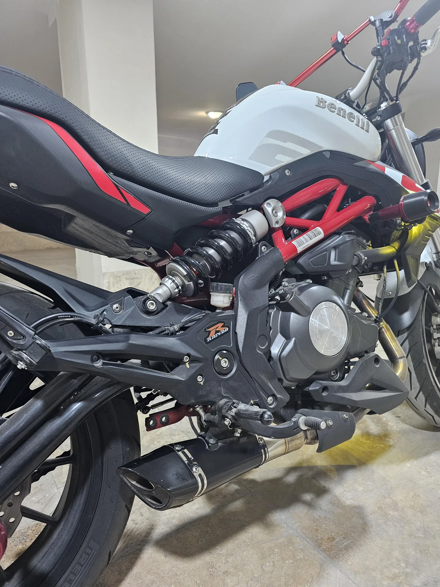 بنلی  TNT 300 3