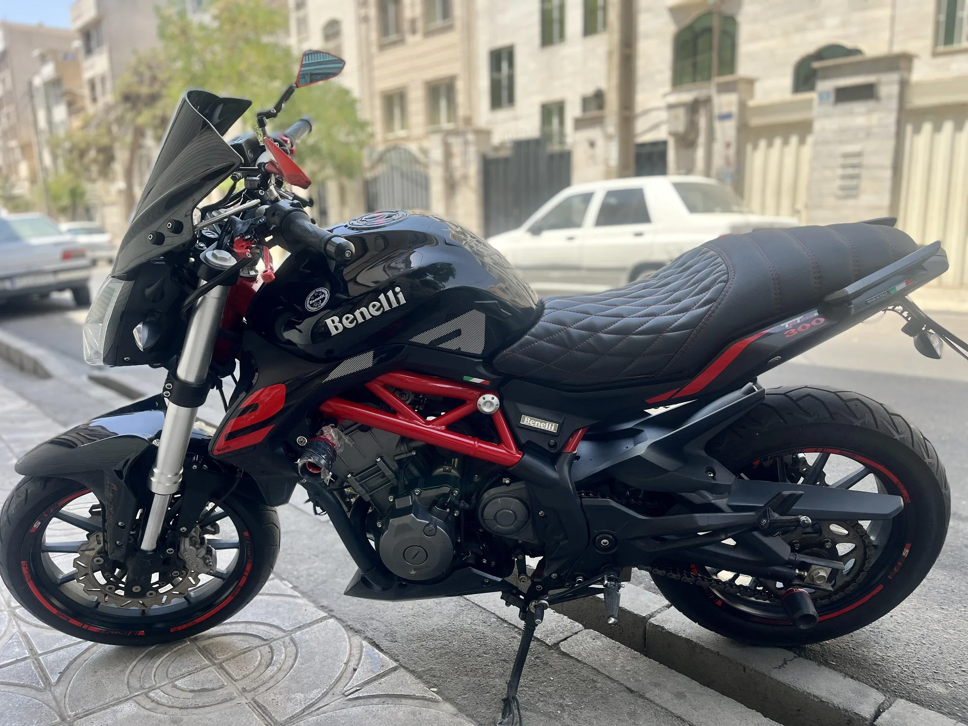 بنلی TNT 300