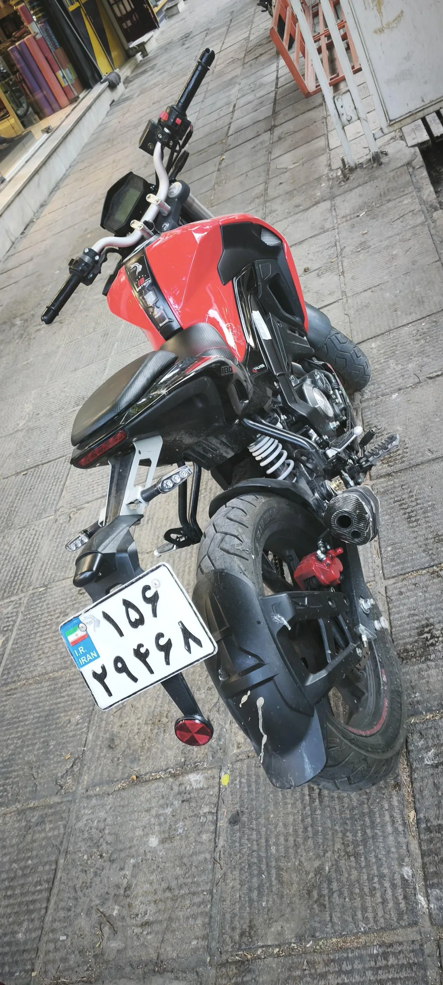 بنلی  TNT 180S 2