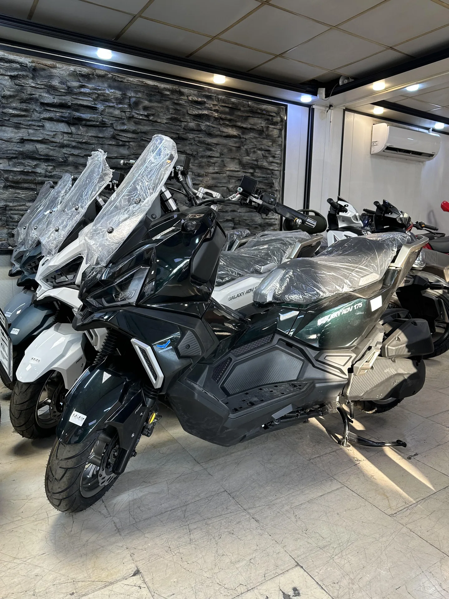 اس وای ام  ADV 175 2
