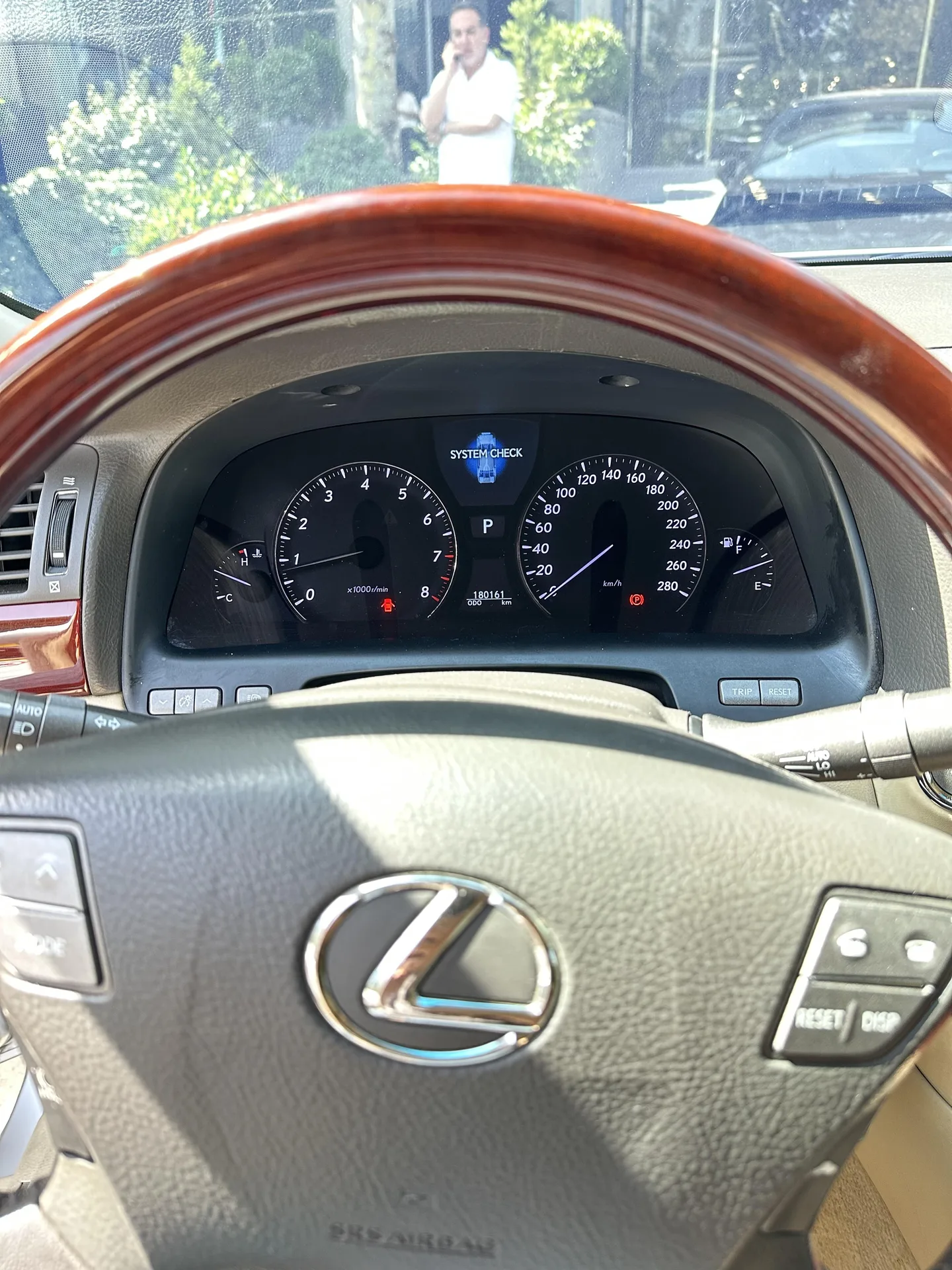 لکسوس  LS 8