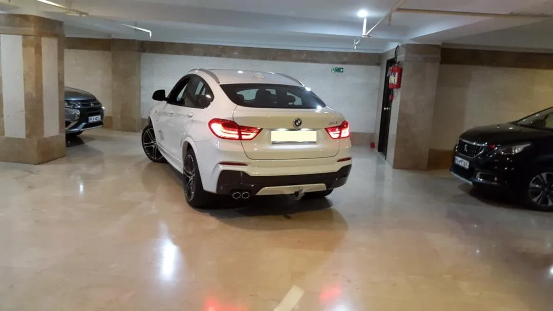 ب ام و X4