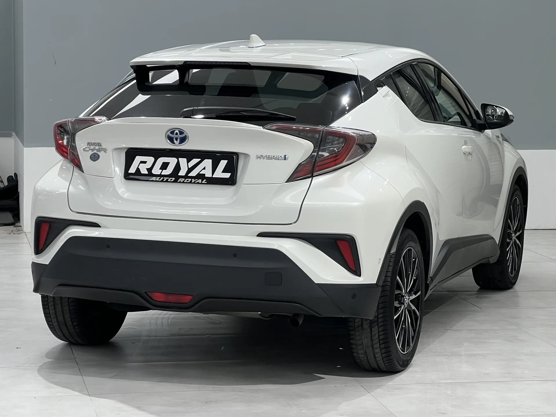 تویوتا  C-HR هیبرید 3