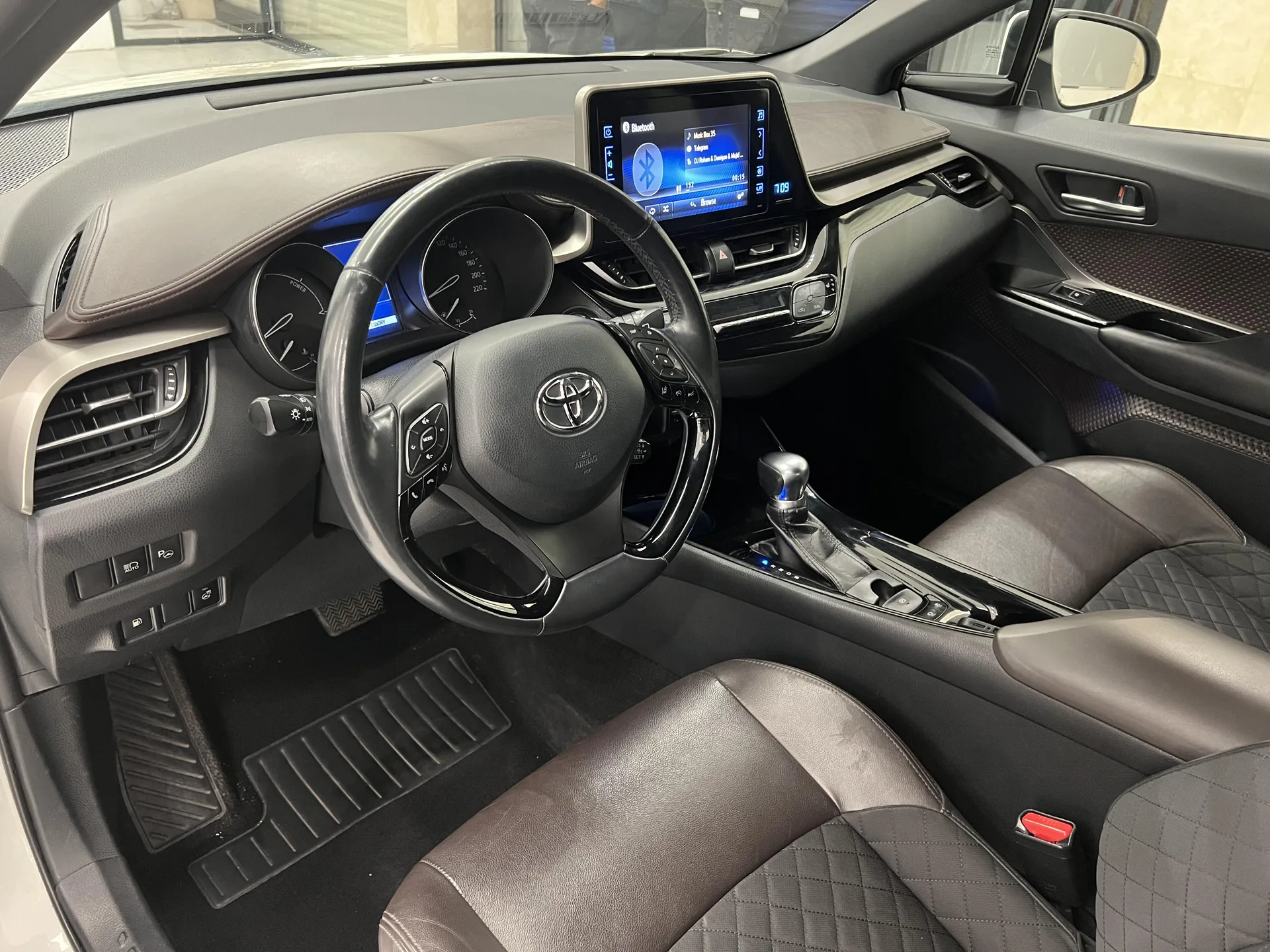 تویوتا  C-HR هیبرید 6