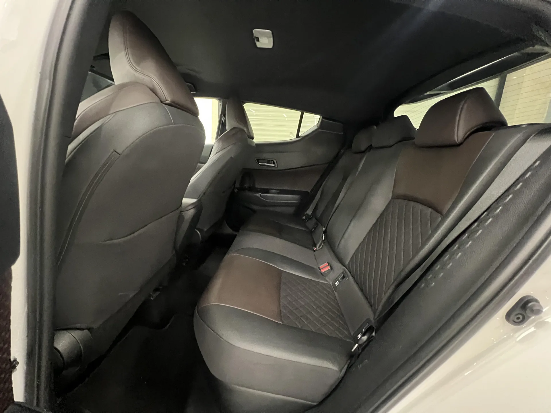 تویوتا  C-HR هیبرید 8