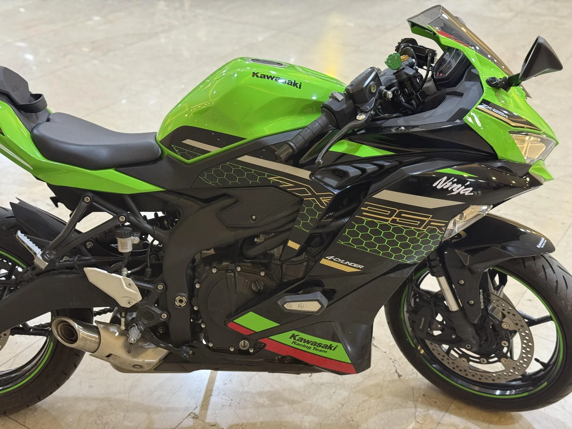 کاوازاکی  نینجا ZX-25R 2