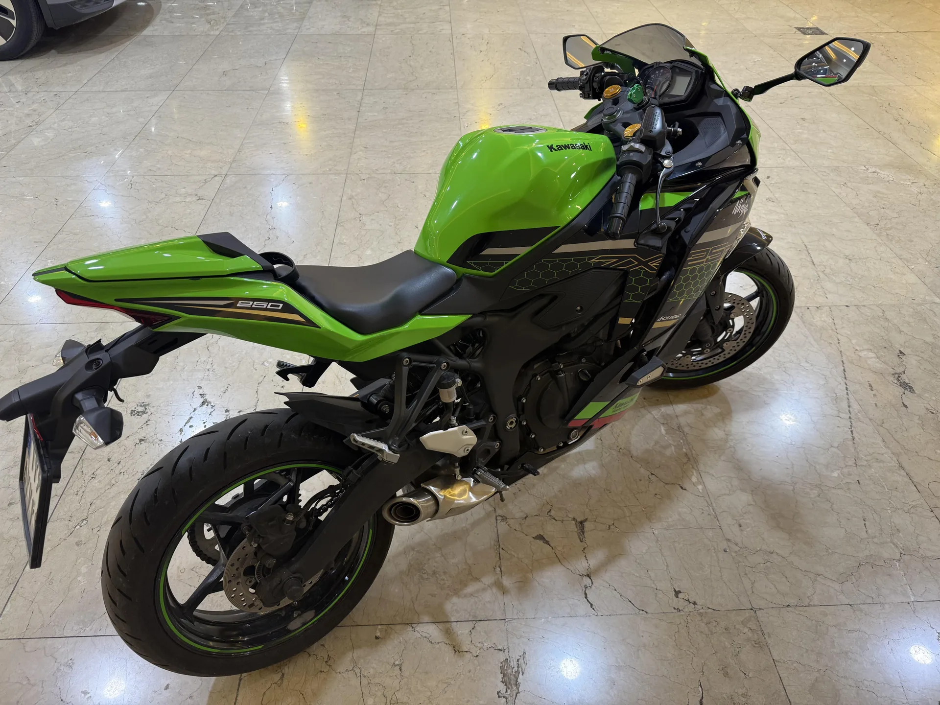 کاوازاکی  نینجا ZX-25R 4