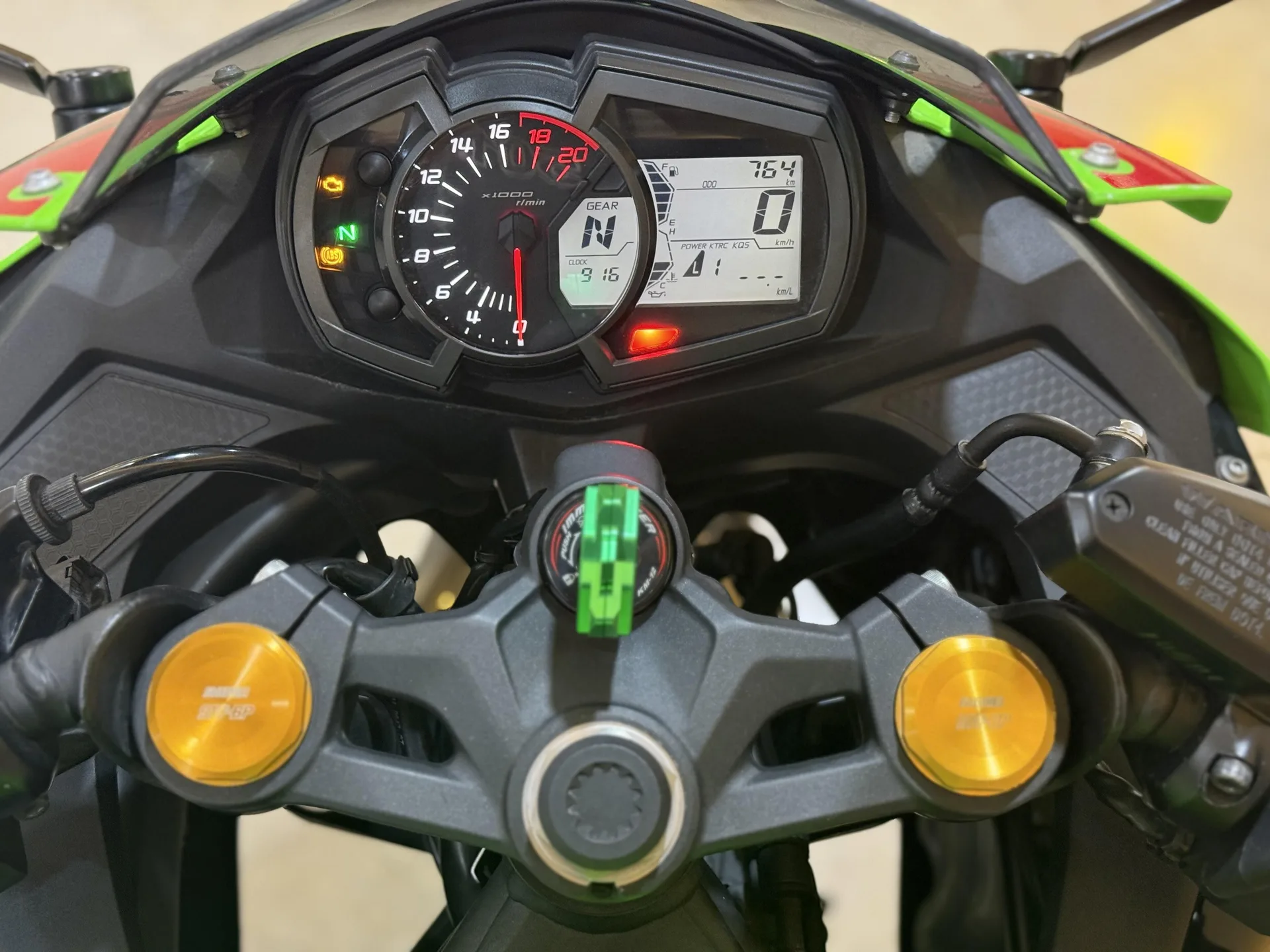کاوازاکی  نینجا ZX-25R 5