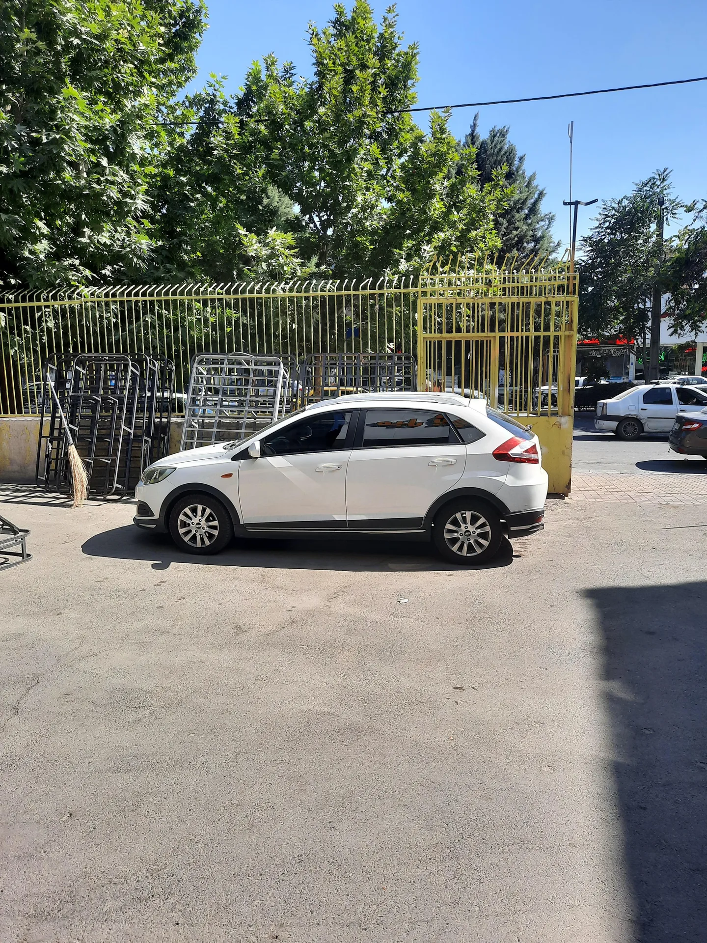 ام وی ام 315هاچ بک