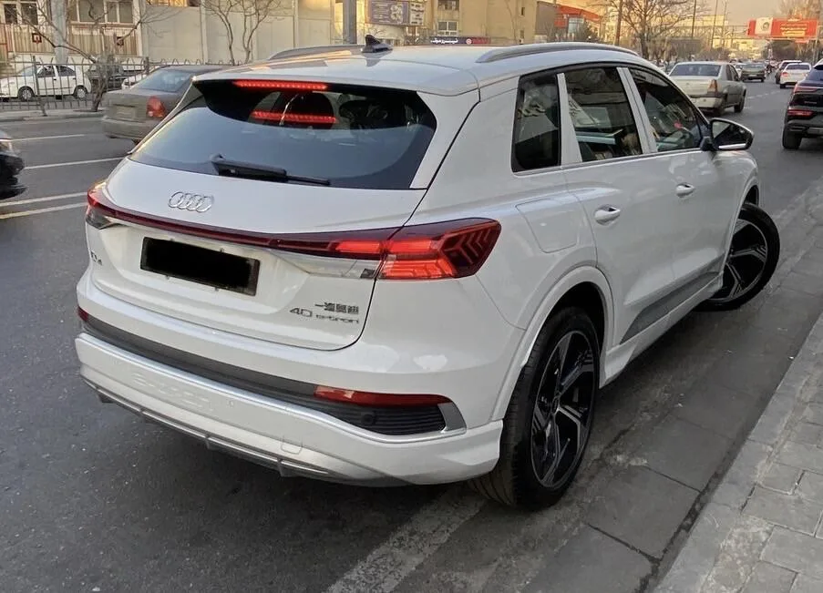 آئودی  Q4 e-tron 2