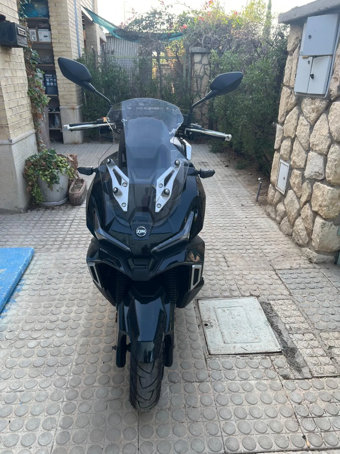 اس وای ام  ADV 175 2