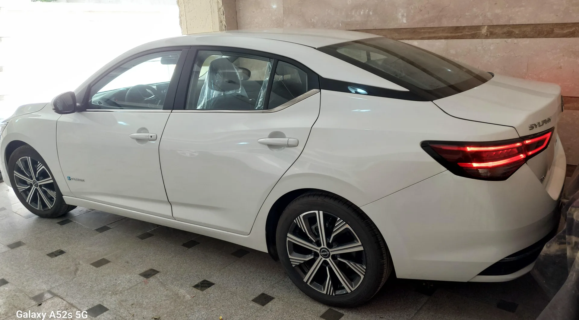 نیسان  سیلفی e-POWER 2