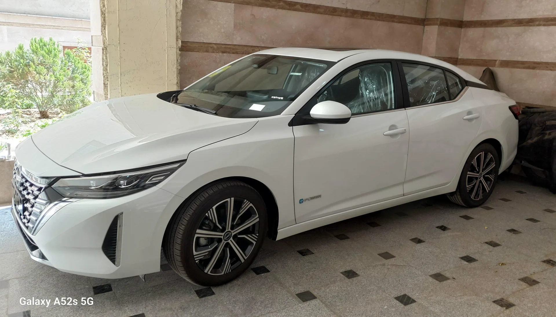 نیسان  سیلفی e-POWER 3