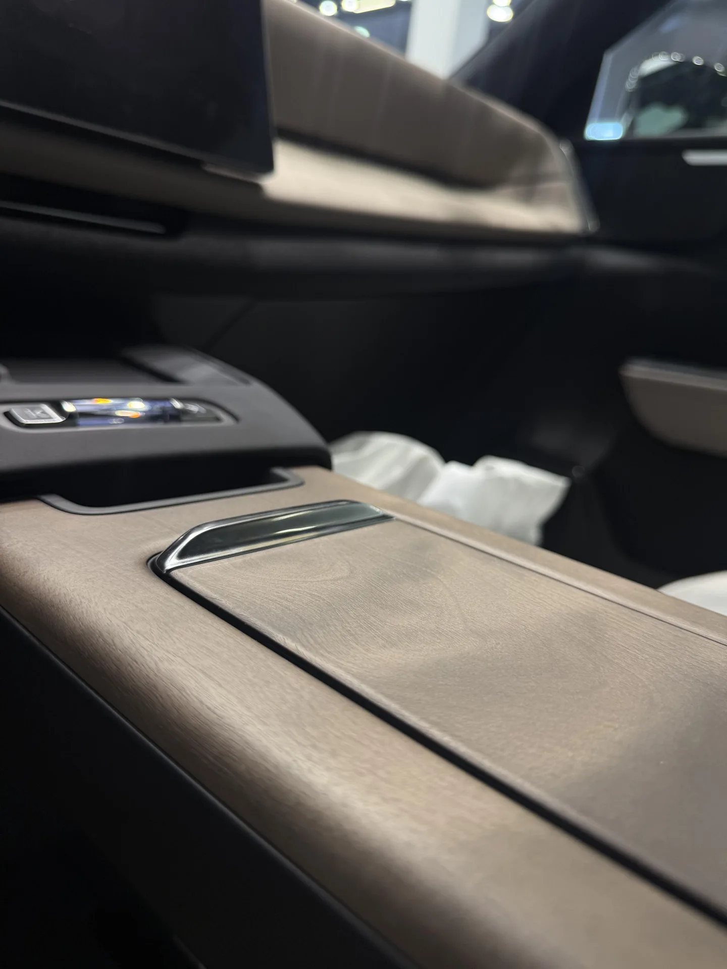 ولوو  XC70 8