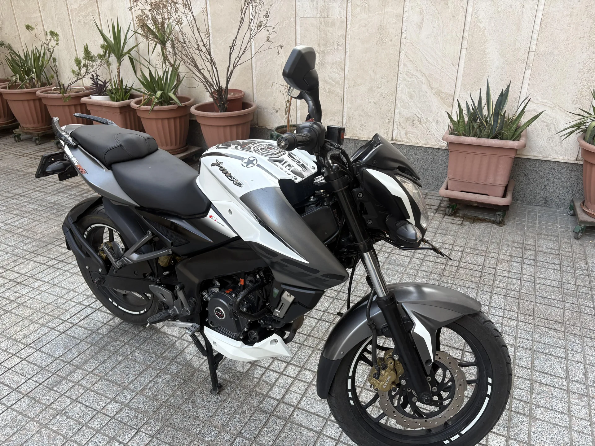 باجاج پالس 200NS