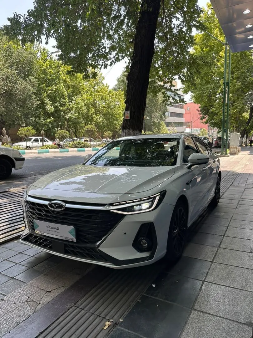 فونیکس آریزو 8 (Z8)