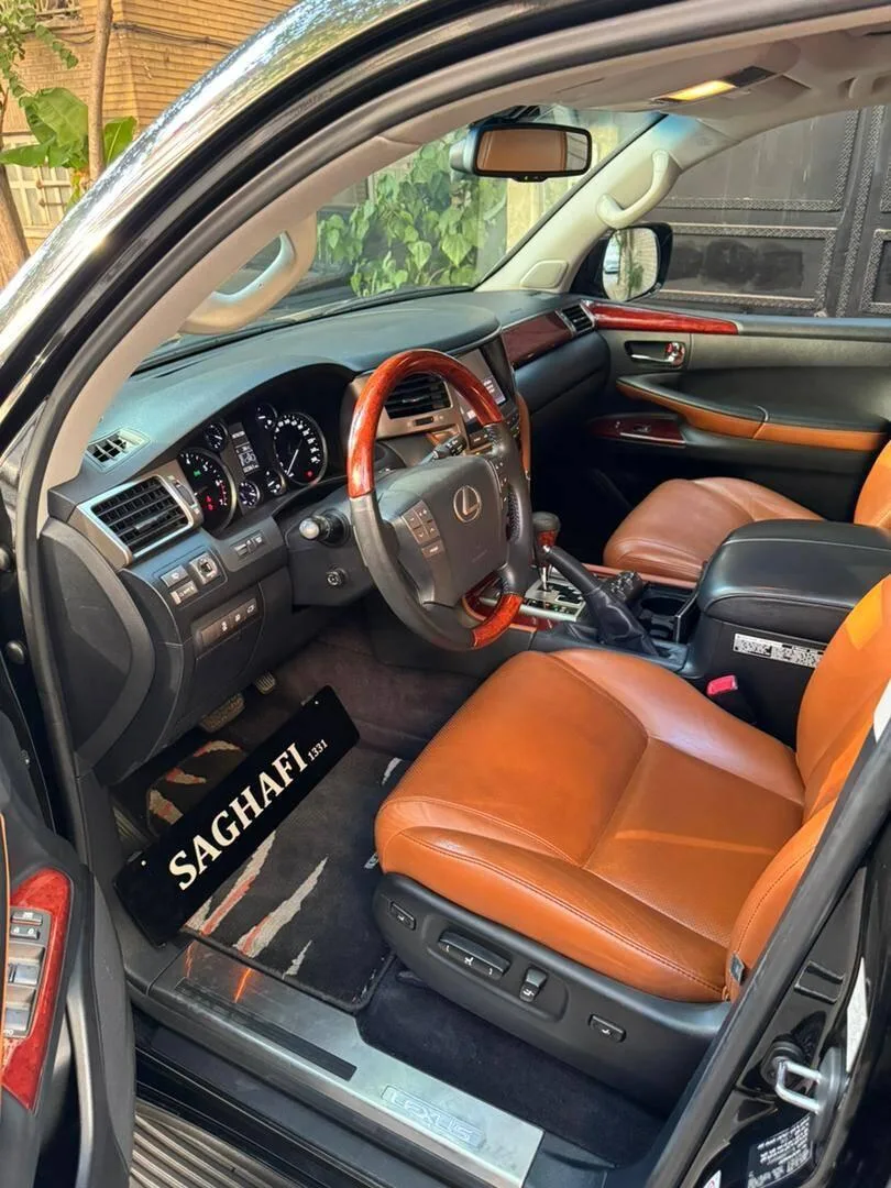 لکسوس  LX 7