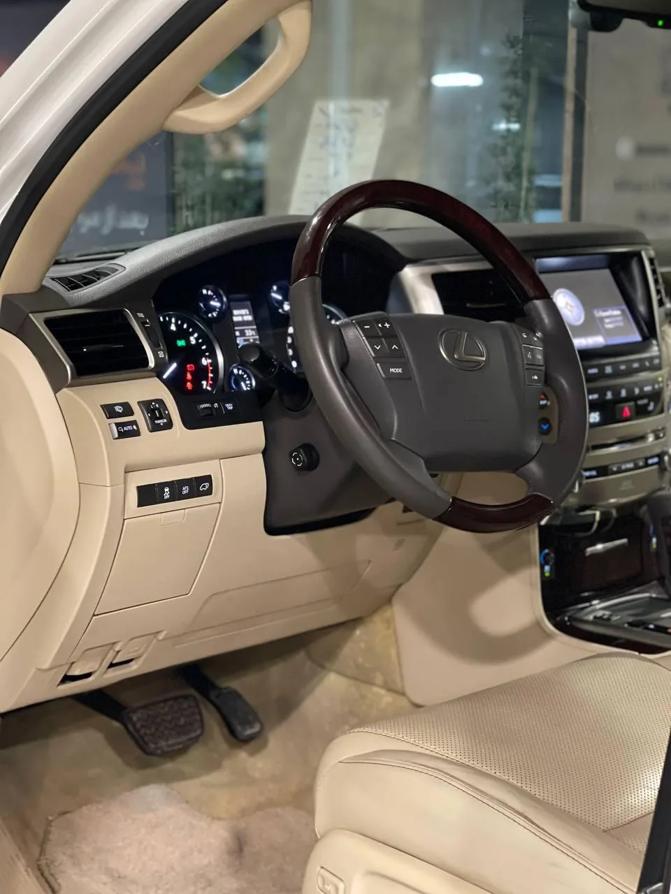 لکسوس  LX 3