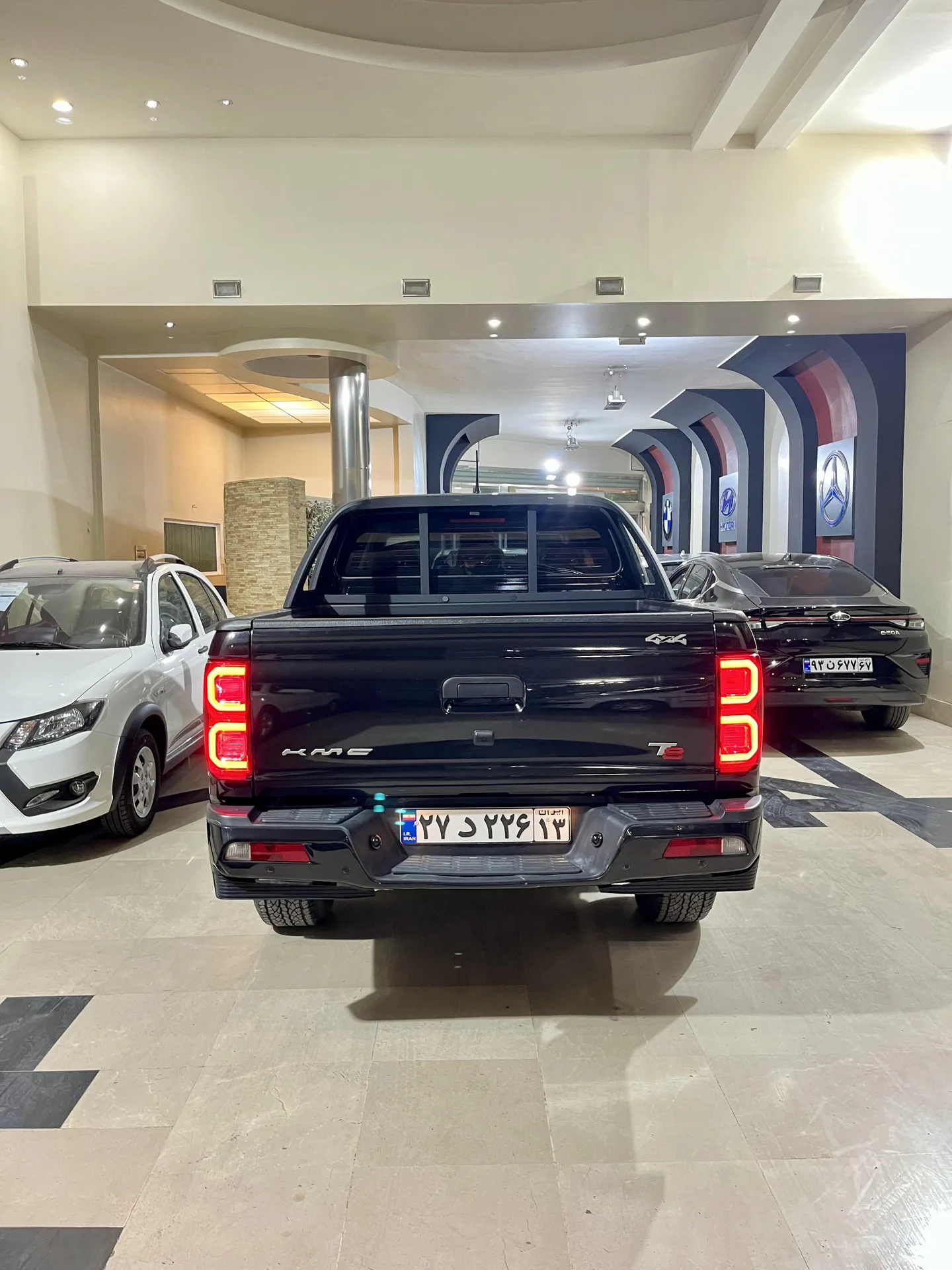 کی ام سی  T8 2