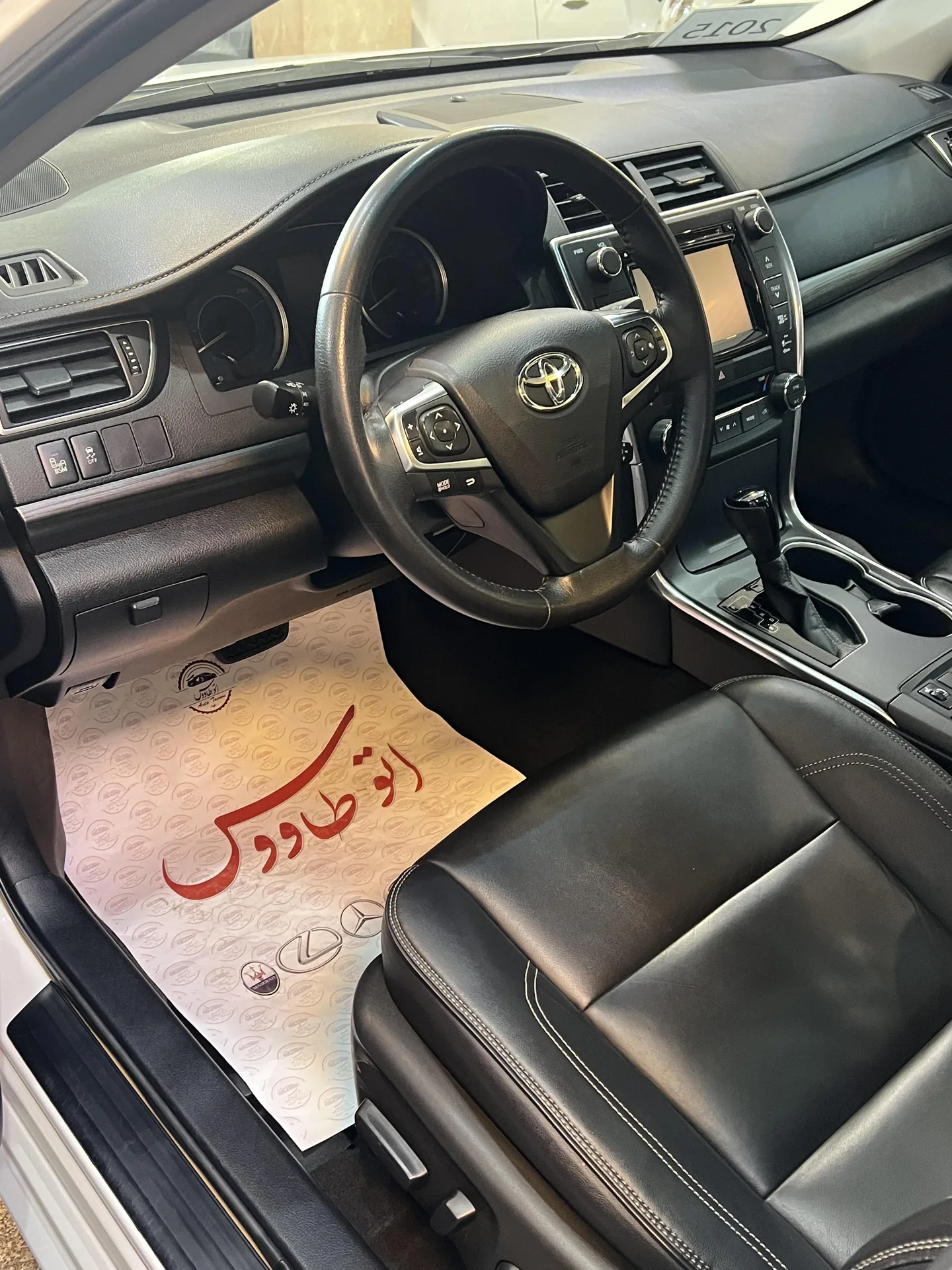 تویوتا  کمری هیبرید 3