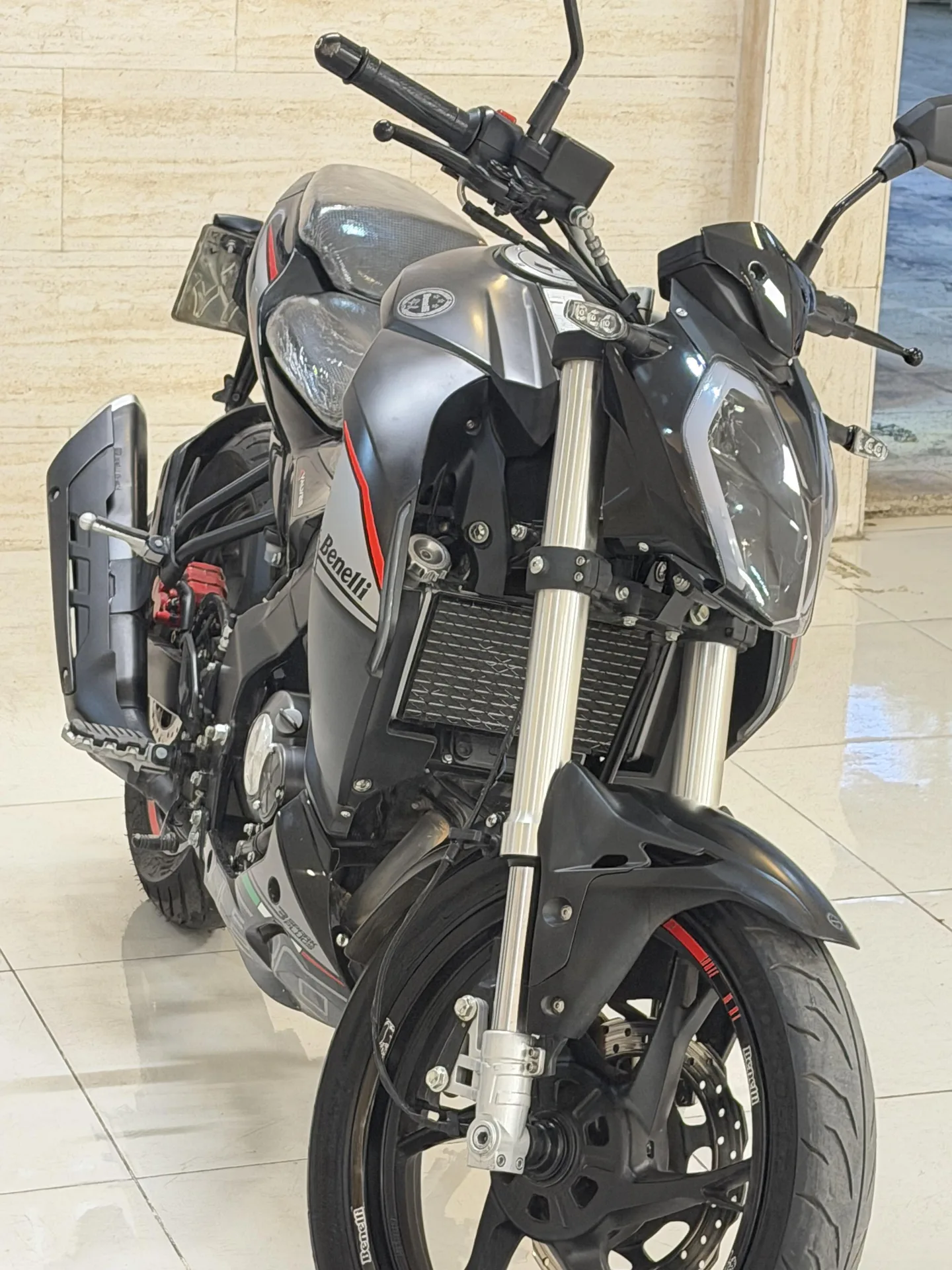 بنلی  TNT 180S 3