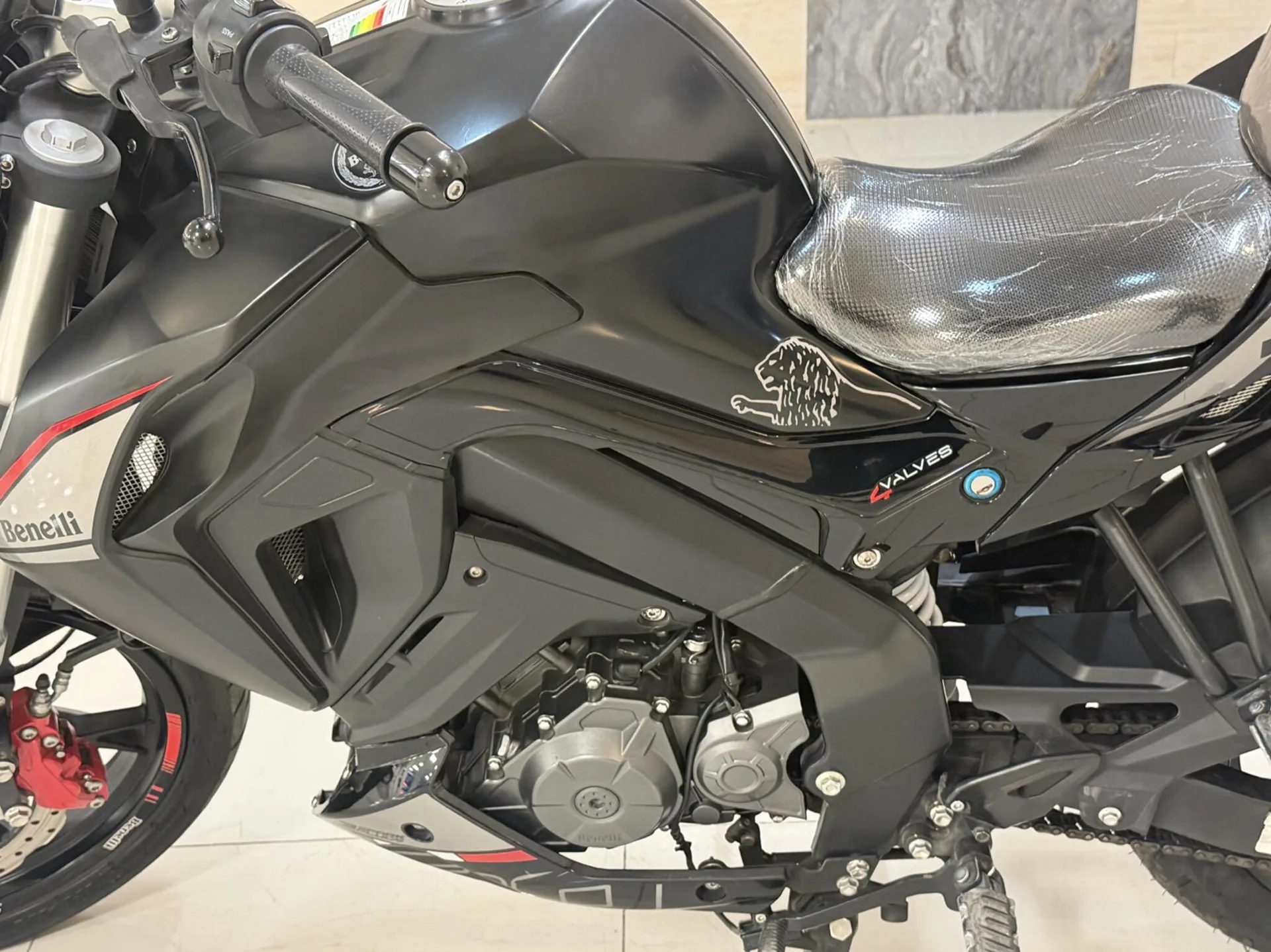 بنلی  TNT 180S 4