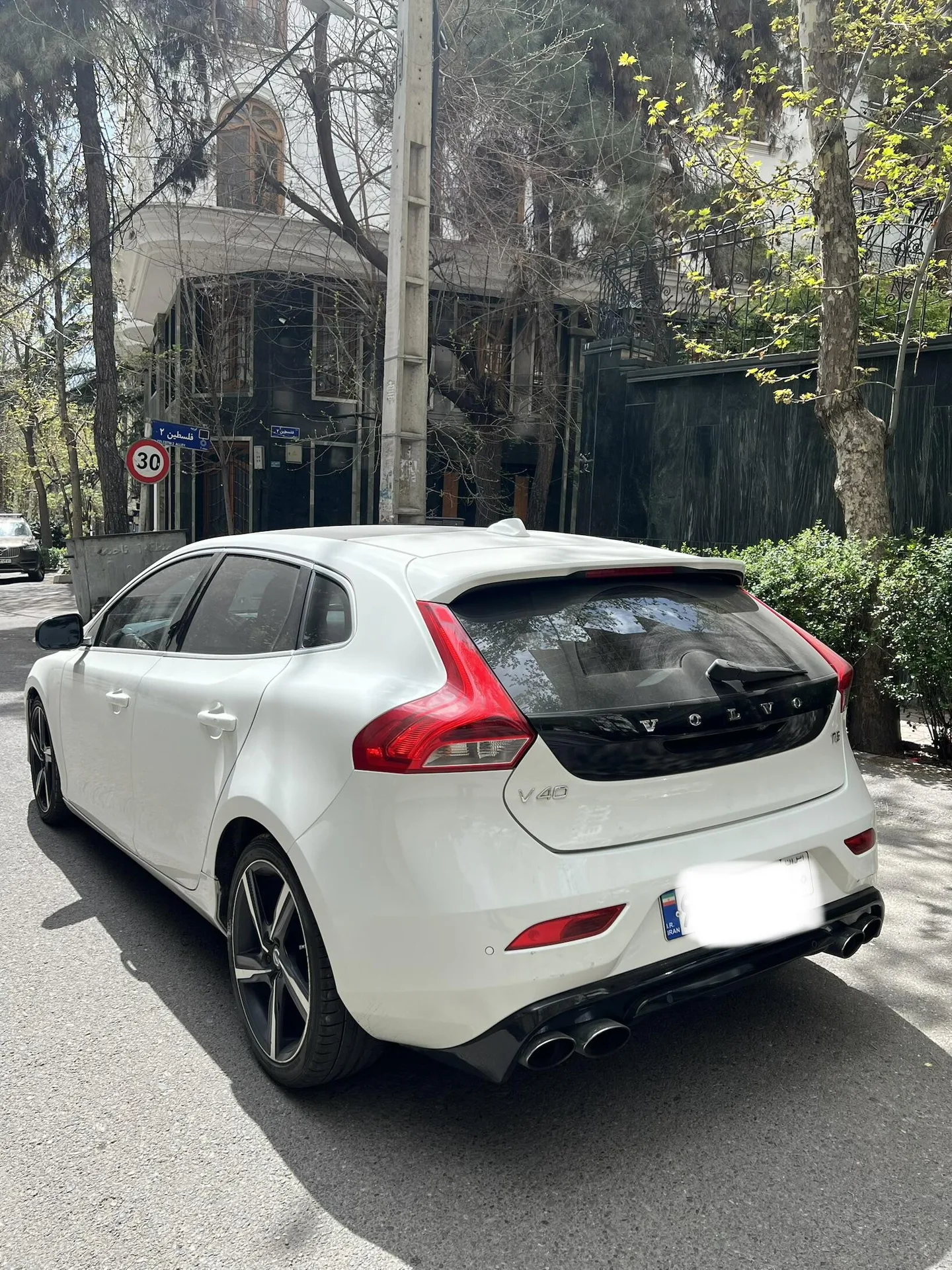 ولوو  V40 2