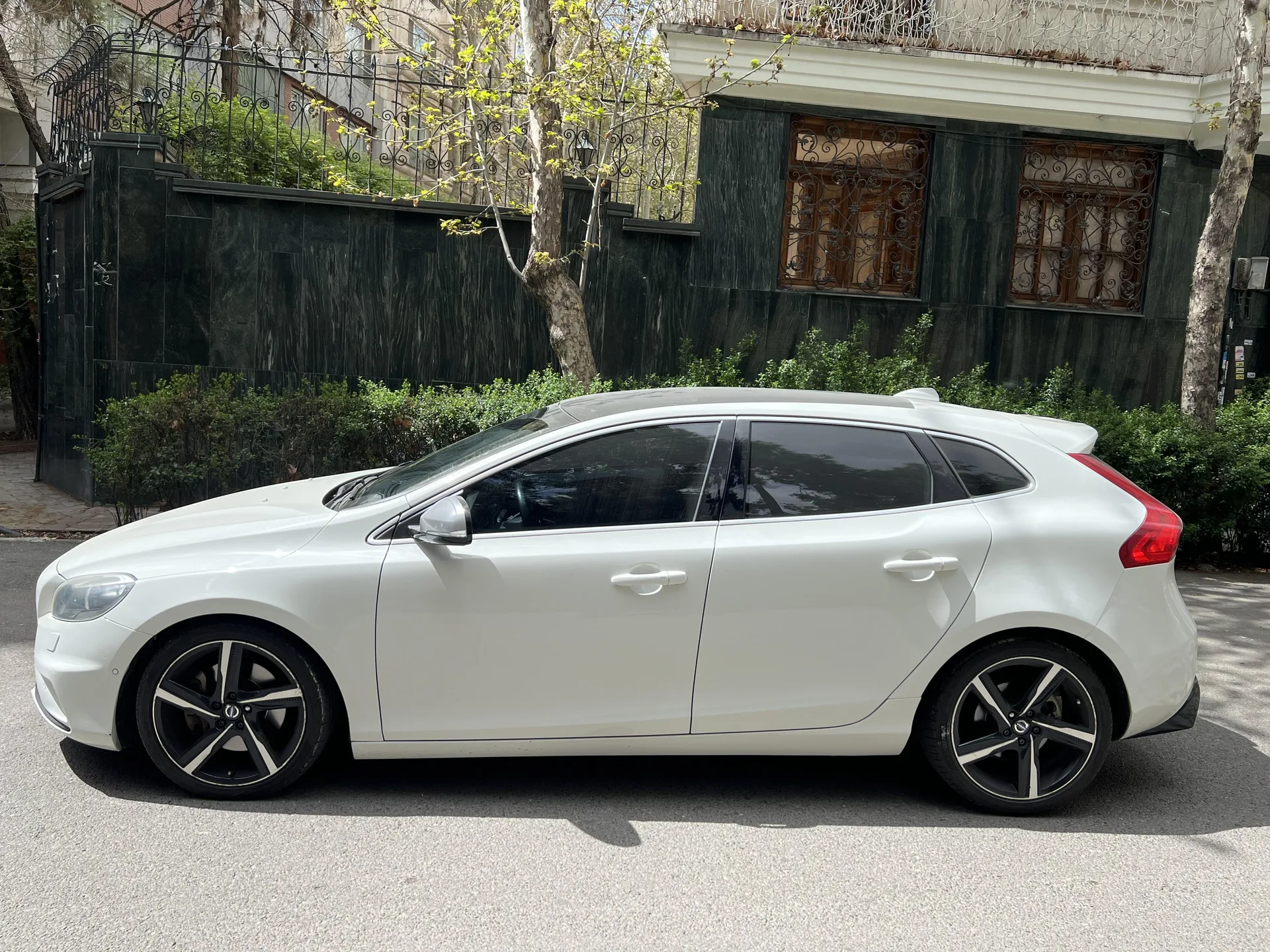 ولوو  V40 3