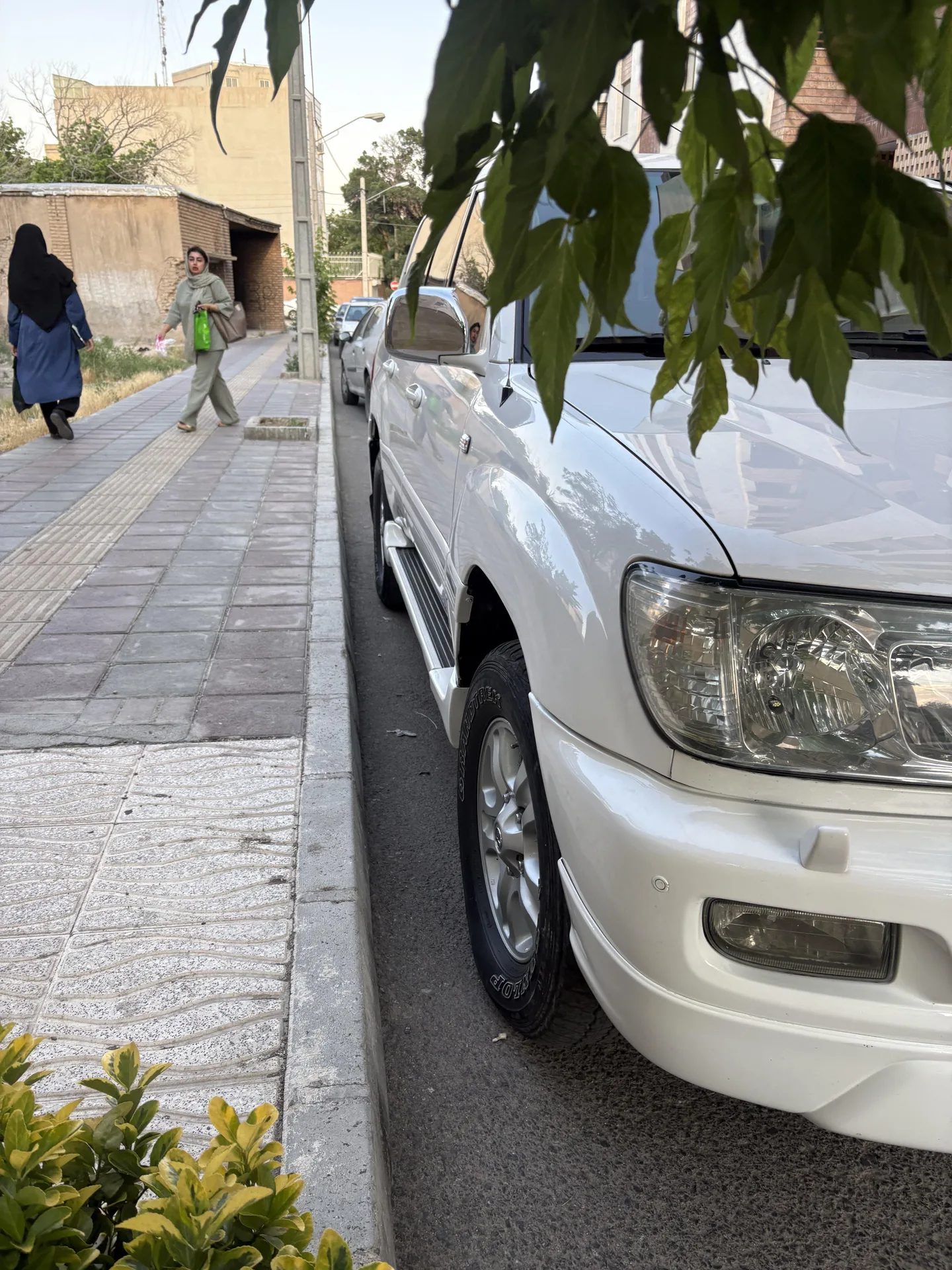 تویوتا  لندکروز چهار در 2