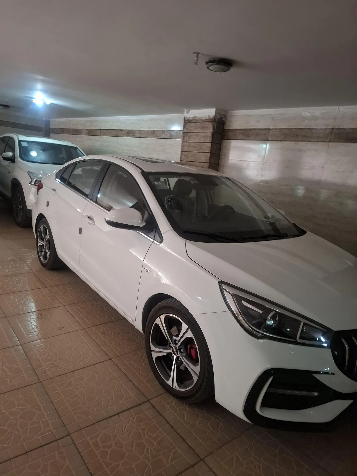 ام وی ام آریزو 5ev