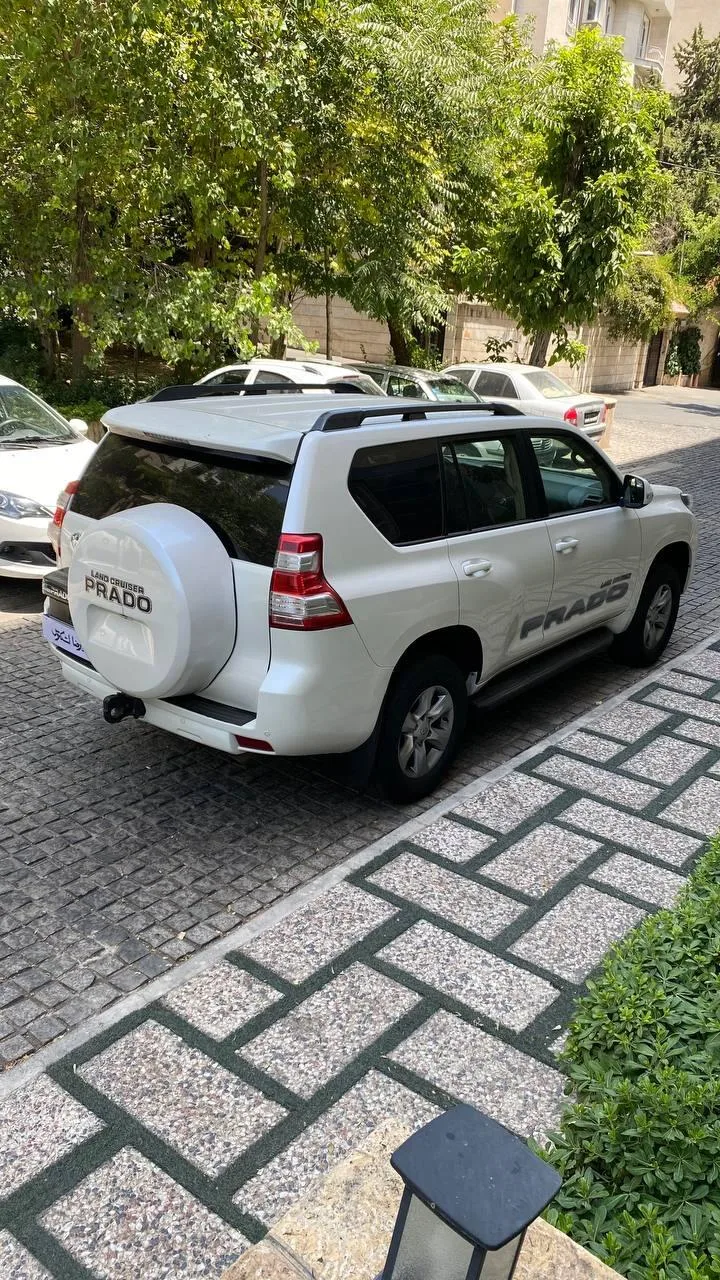 تویوتا  پرادو  چهار در 2
