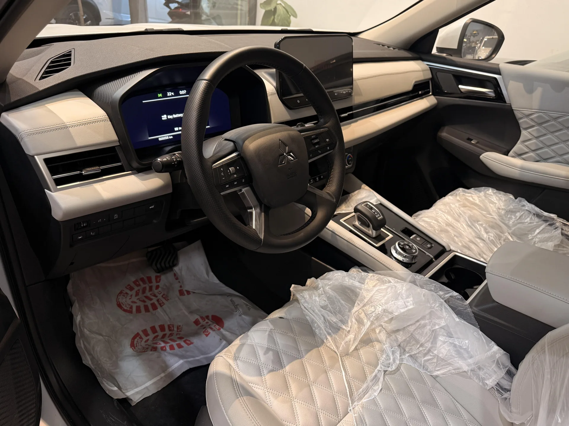 میتسوبیشی  اوتلندر 6