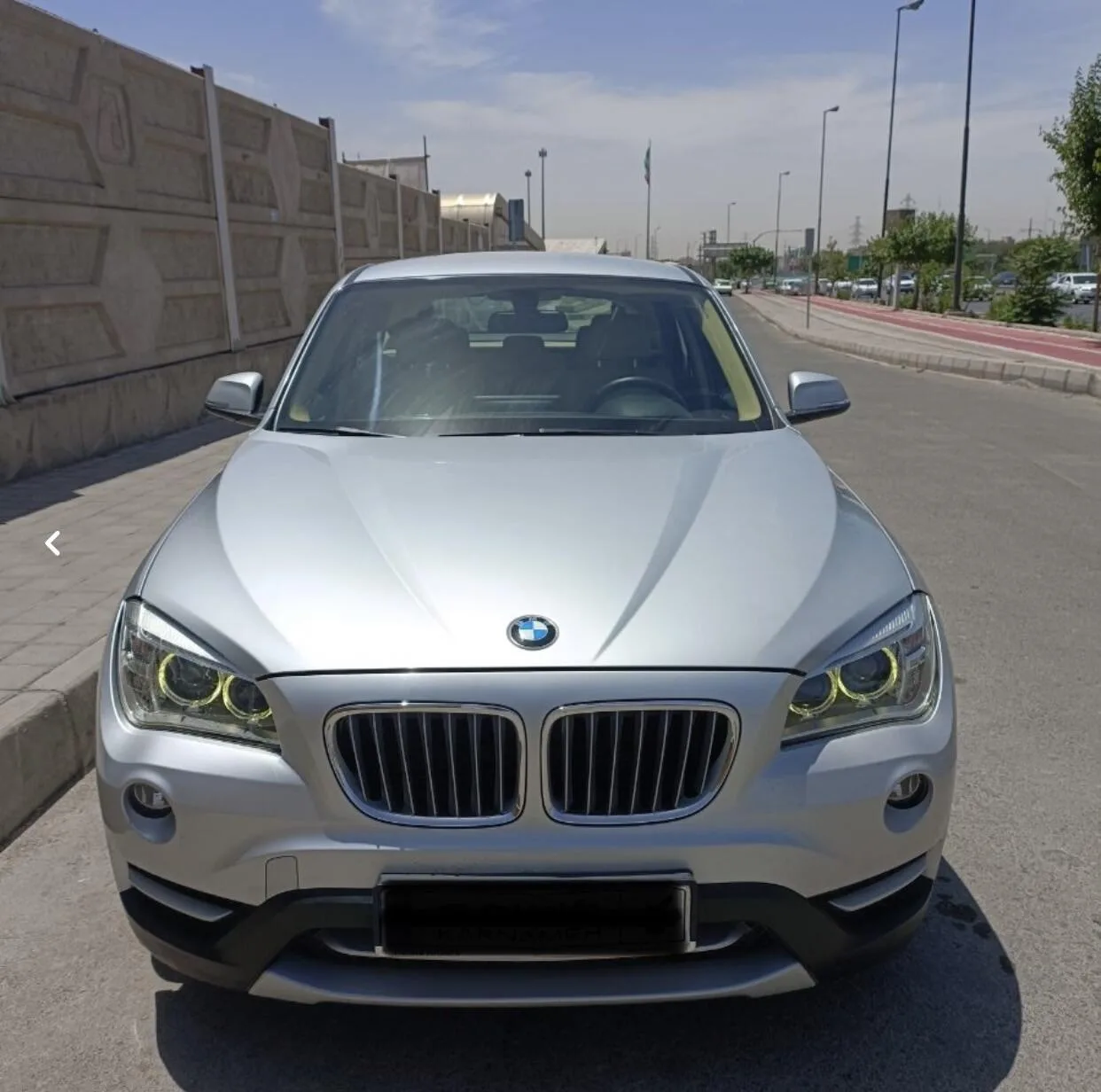 ب ام و  X1 2