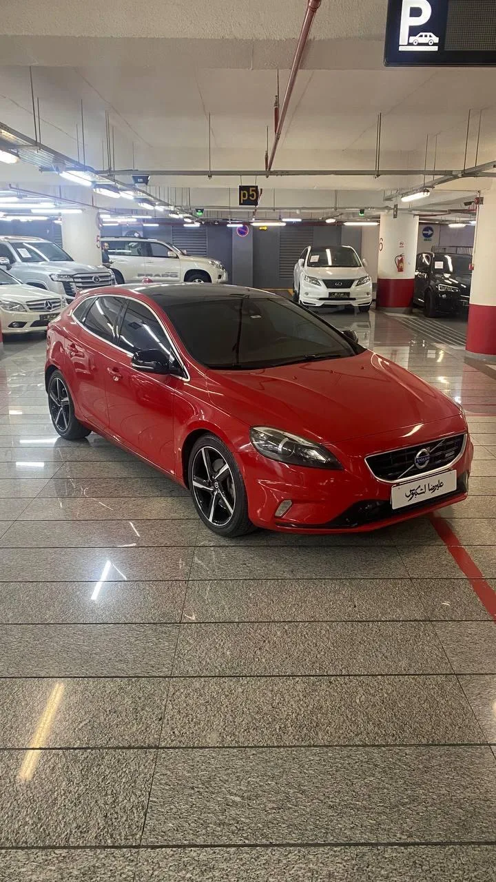 ولوو V40