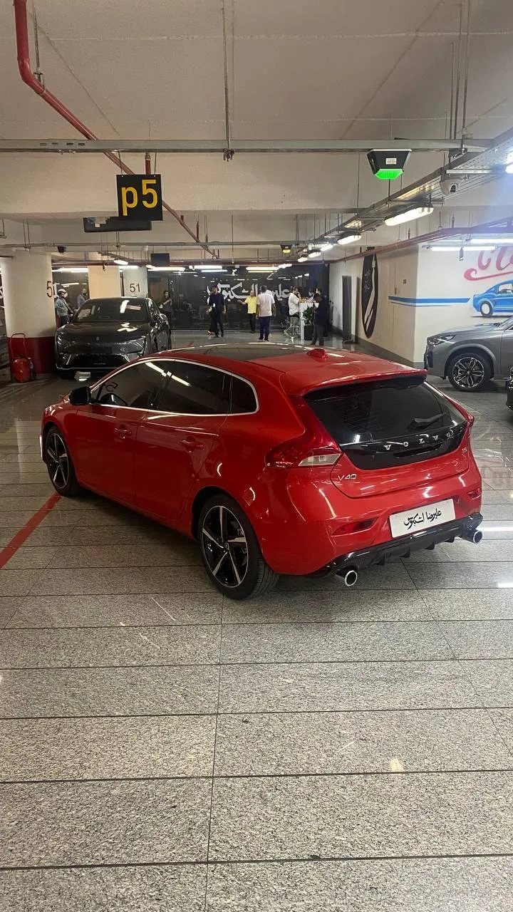 ولوو  V40 2