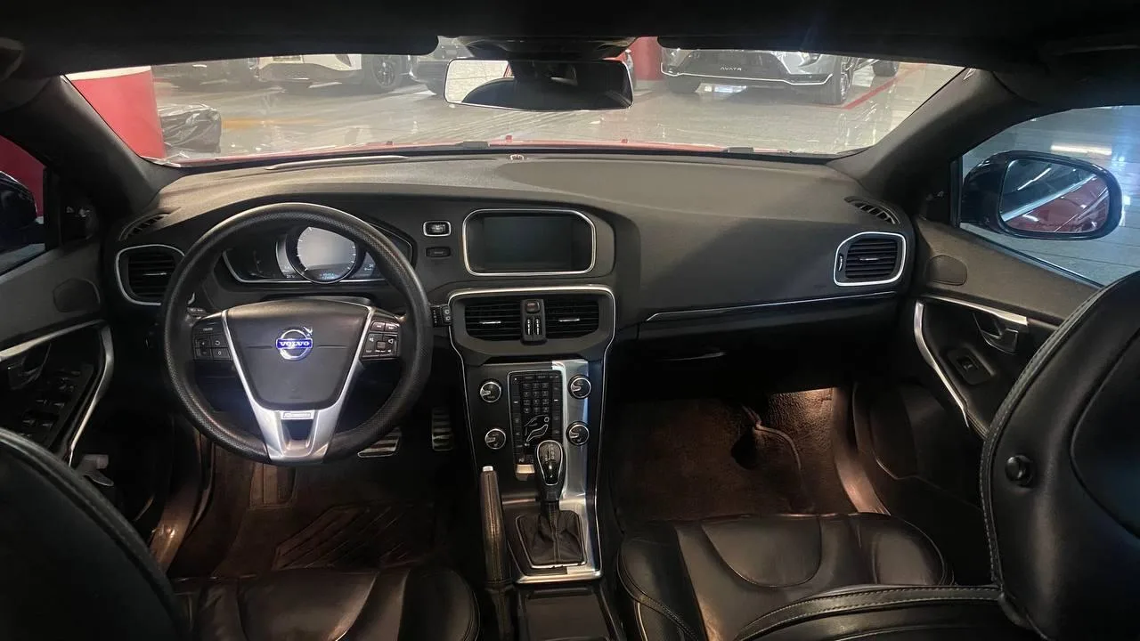 ولوو  V40 3