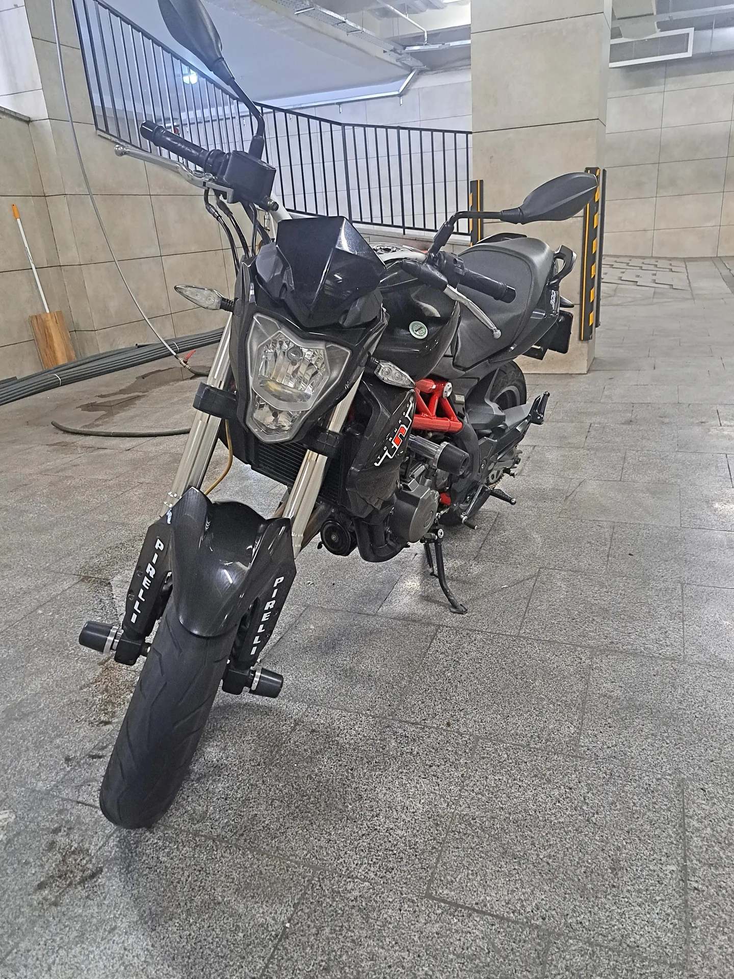 بنلی  TNT 300 2