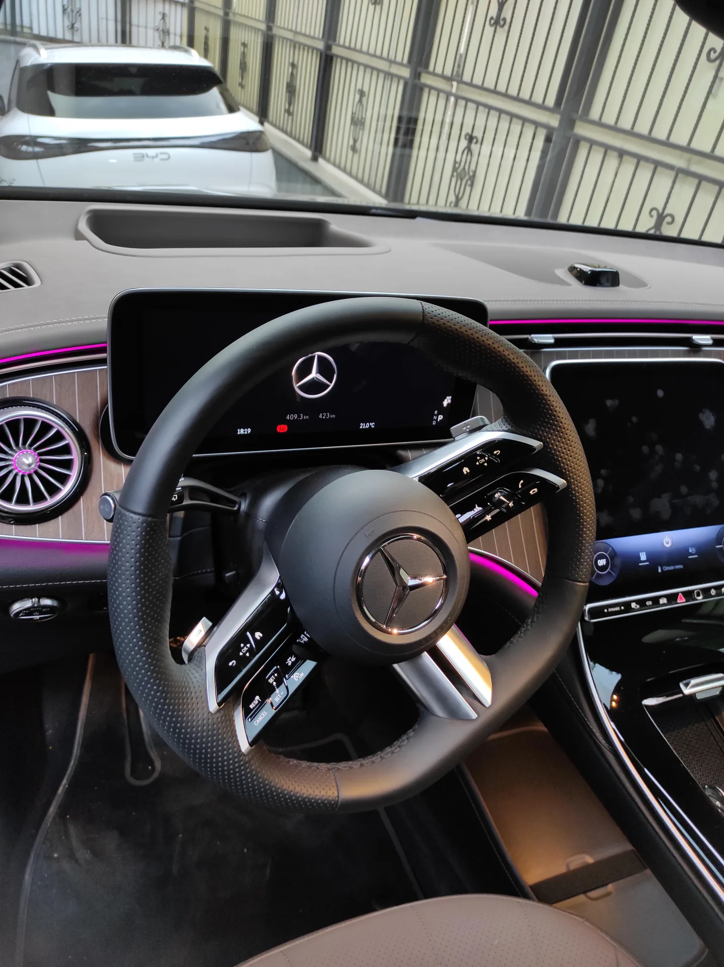 بنز  EQE SUV 3