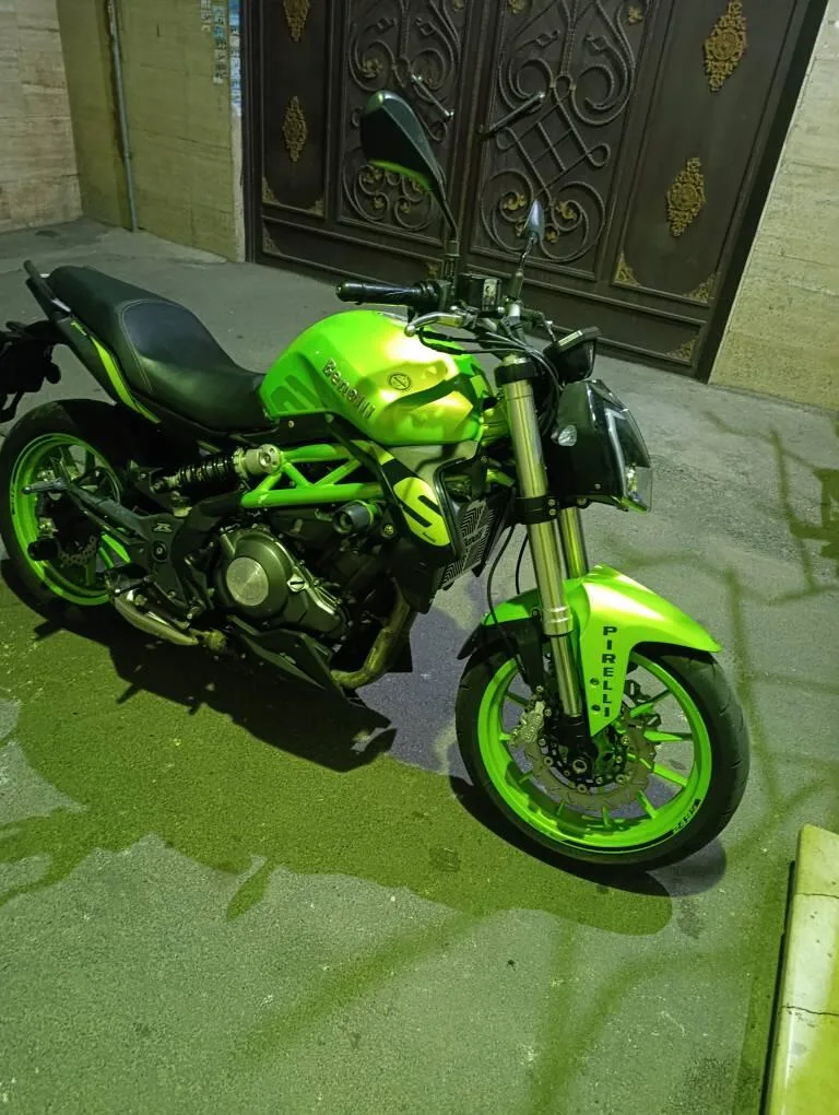 بنلی TNT 300