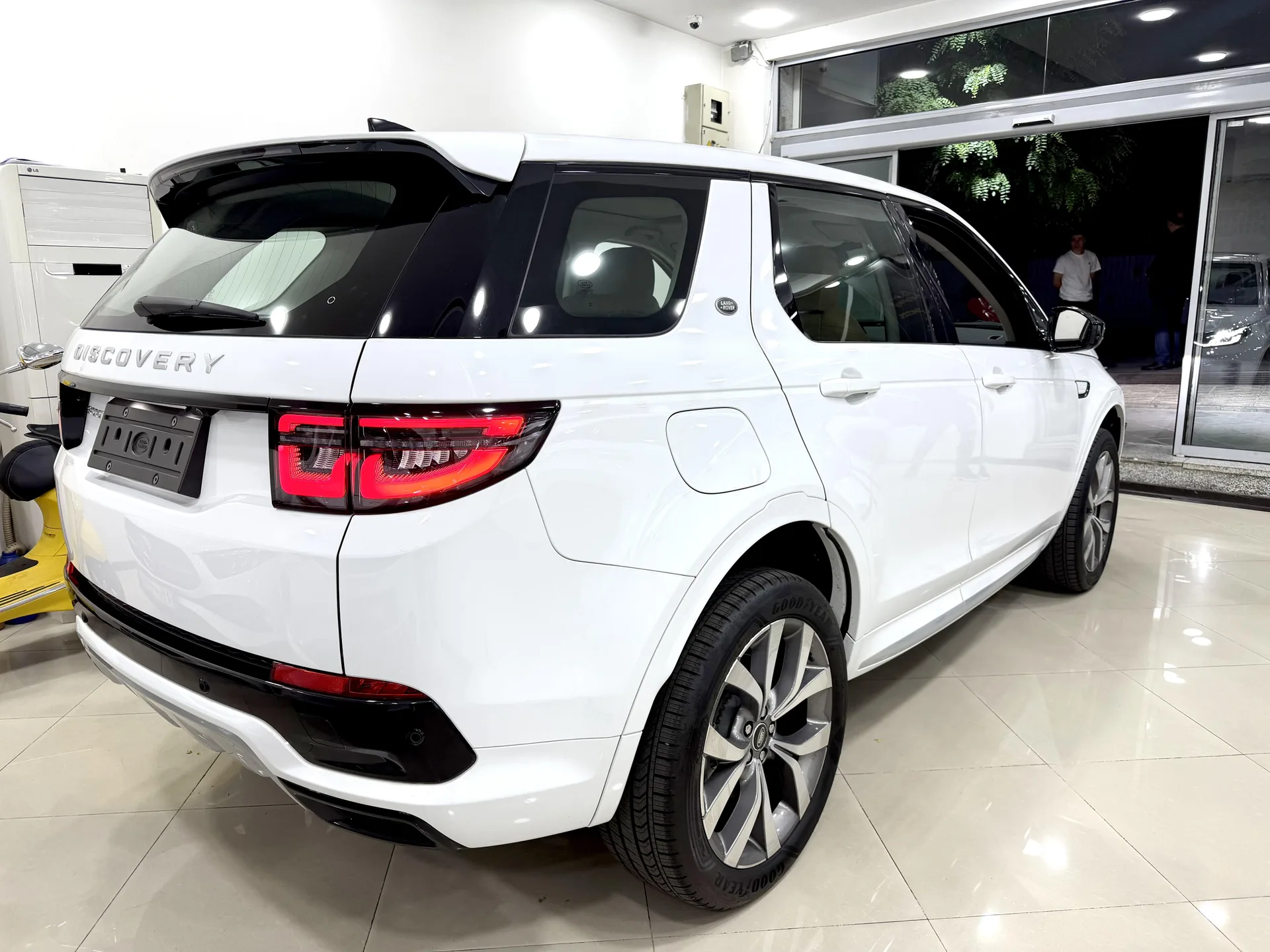 لندرور  دیسکاوری اسپرت 6