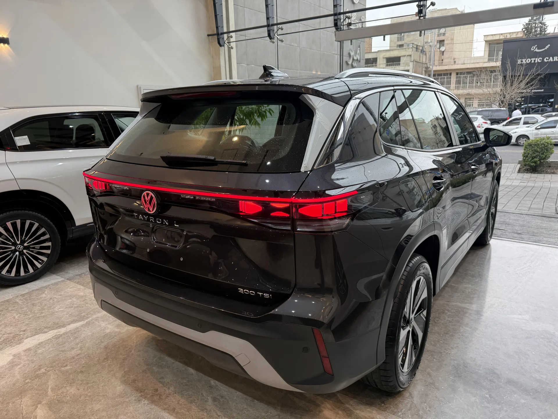 فولکس  تایرون L 4