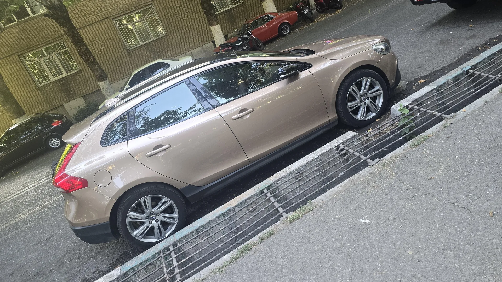 ولوو  V40 6