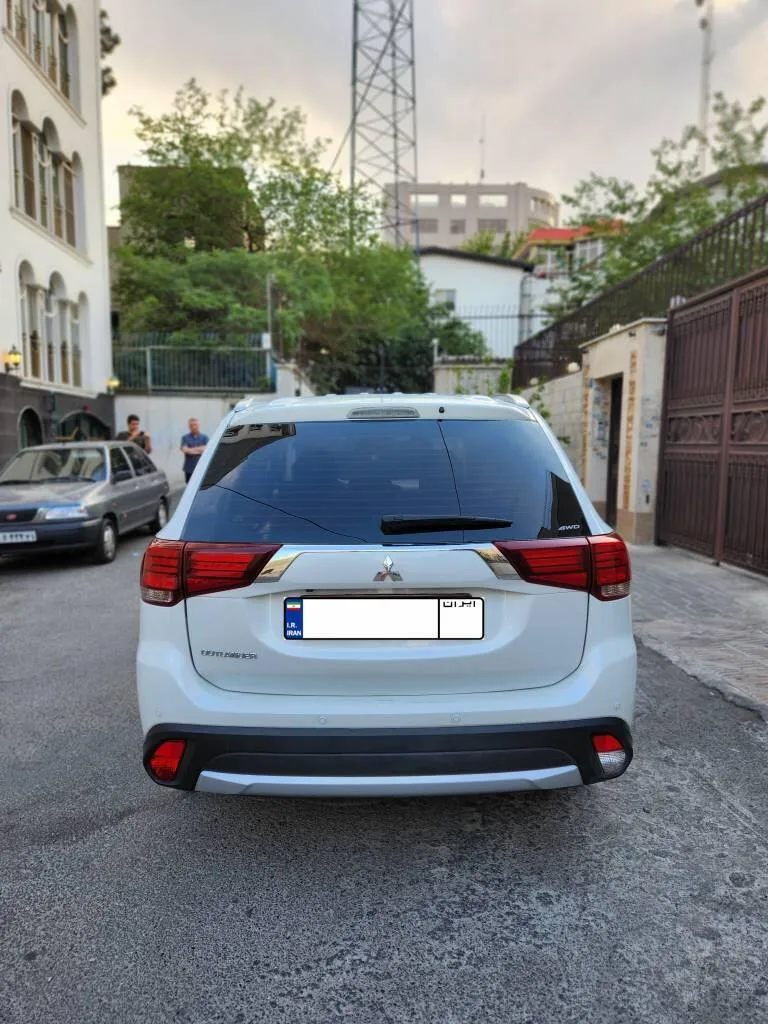 میتسوبیشی اوتلندر