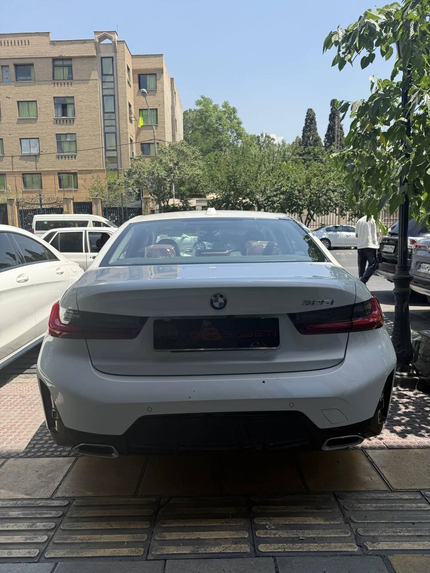 ب ام و  i3 2