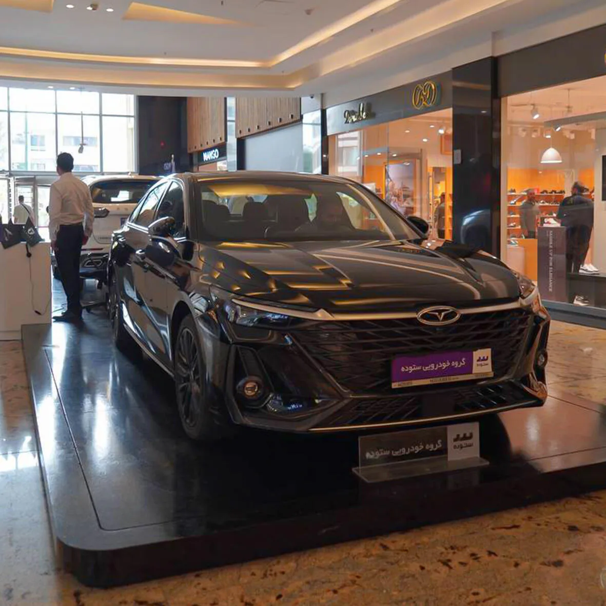 فونیکس آریزو 8 (Z8)