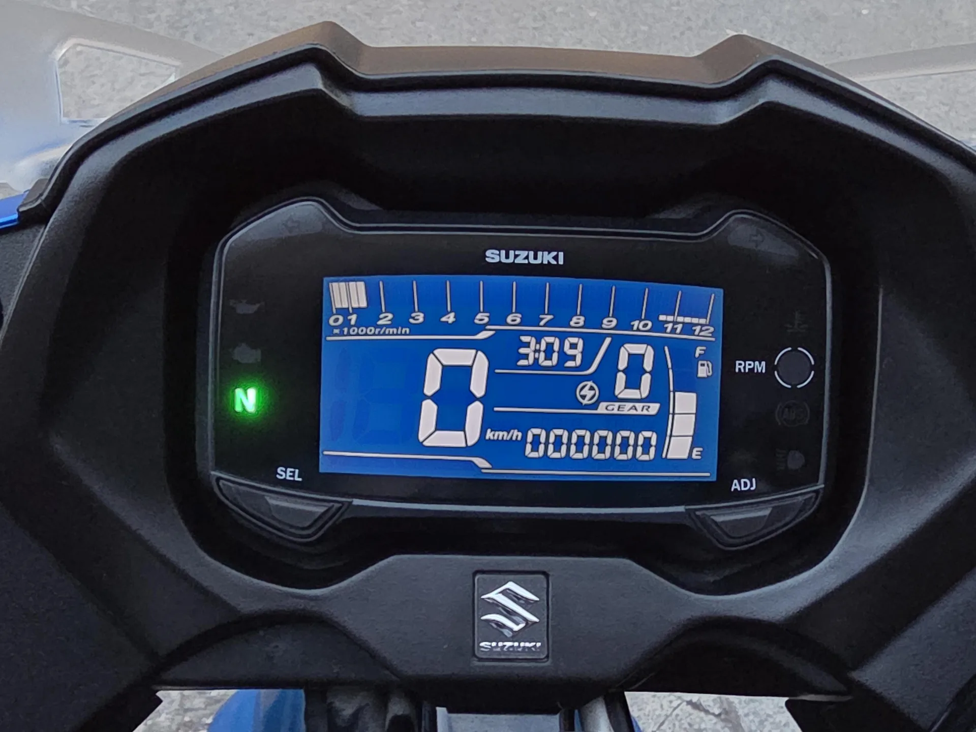 سوزوکی  GSX 250 R 2